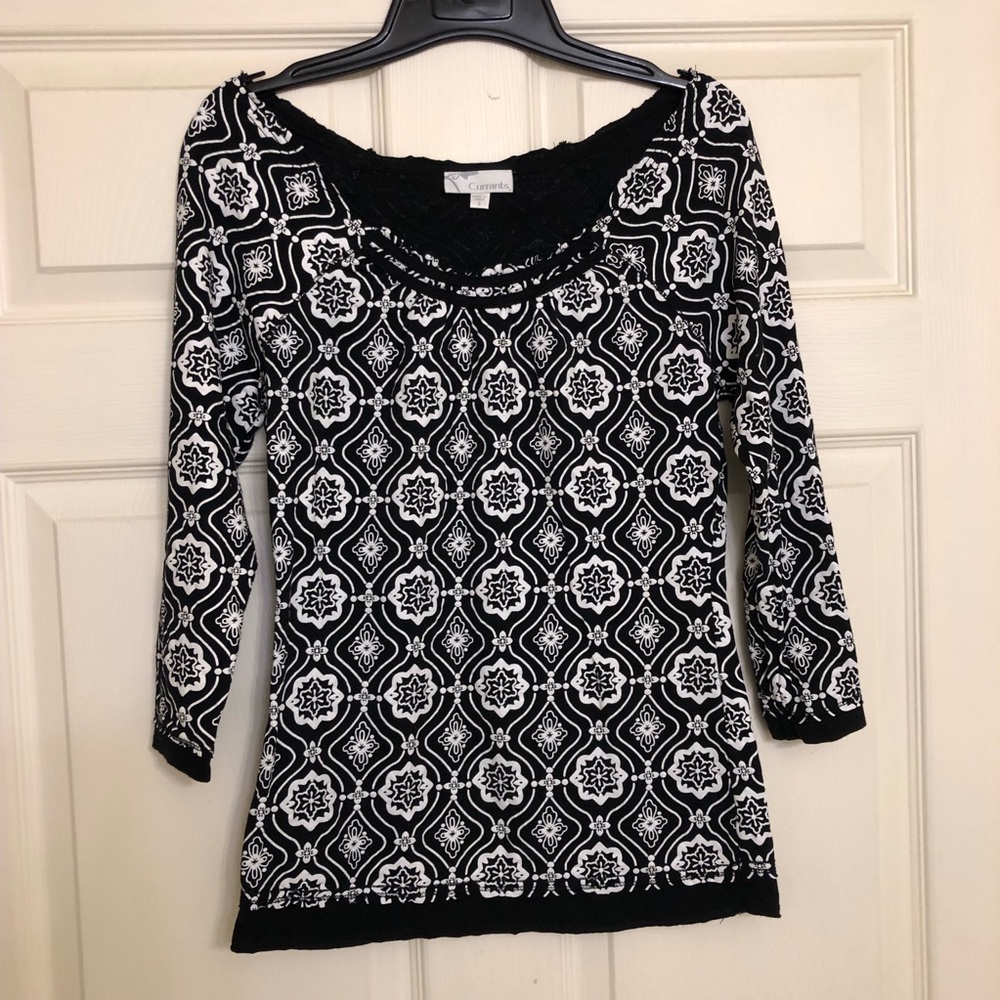 Black and white three-quarter length sleeve shirt
